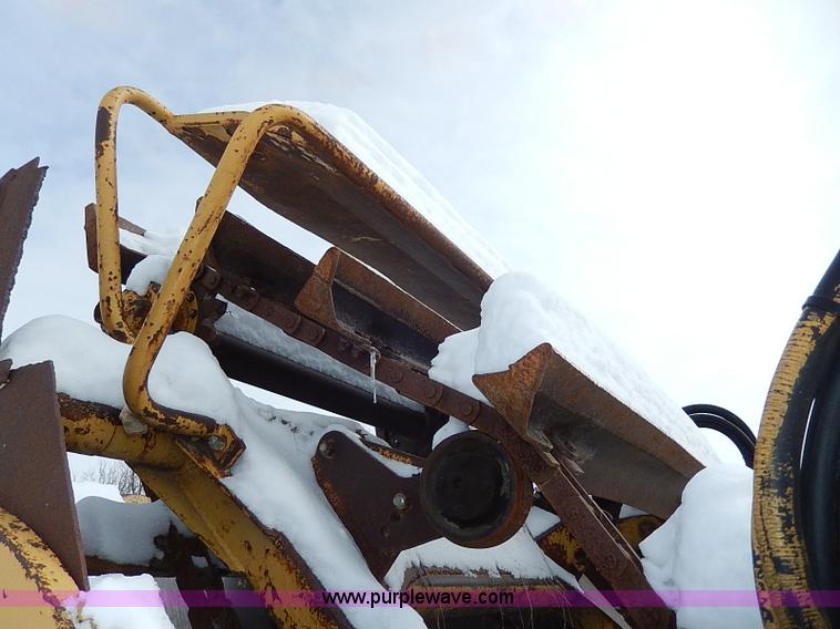 image for item H1307 1979 Caterpillar 613B paddle scraper