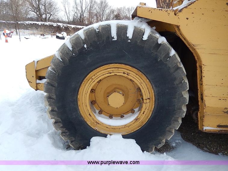 image for item H1307 1979 Caterpillar 613B paddle scraper