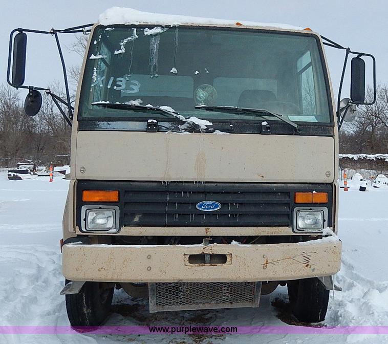 image for item H1308 1992 Ford CFT8000 Cargo dump truck