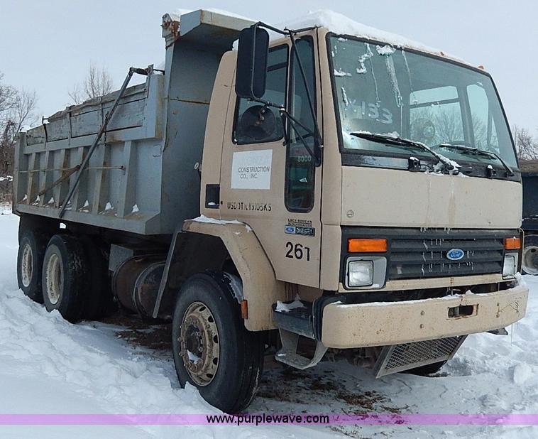 image for item H1308 1992 Ford CFT8000 Cargo dump truck