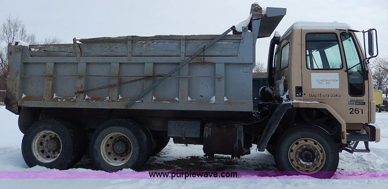 image for item H1308 1992 Ford CFT8000 Cargo dump truck