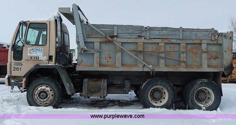 image for item H1308 1992 Ford CFT8000 Cargo dump truck