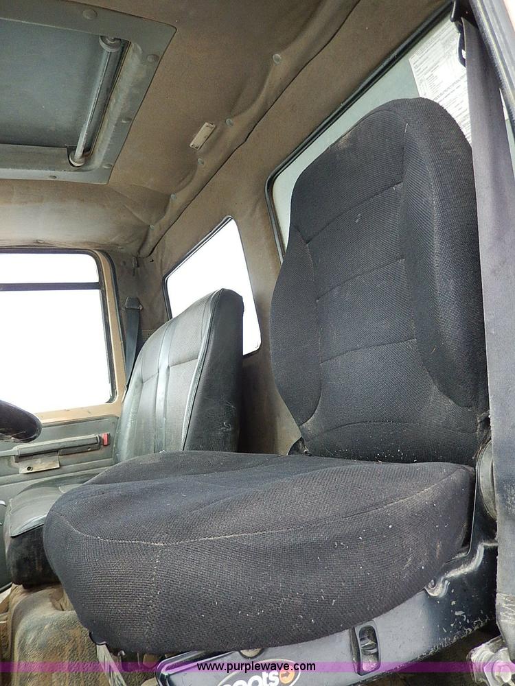 image for item H1308 1992 Ford CFT8000 Cargo dump truck