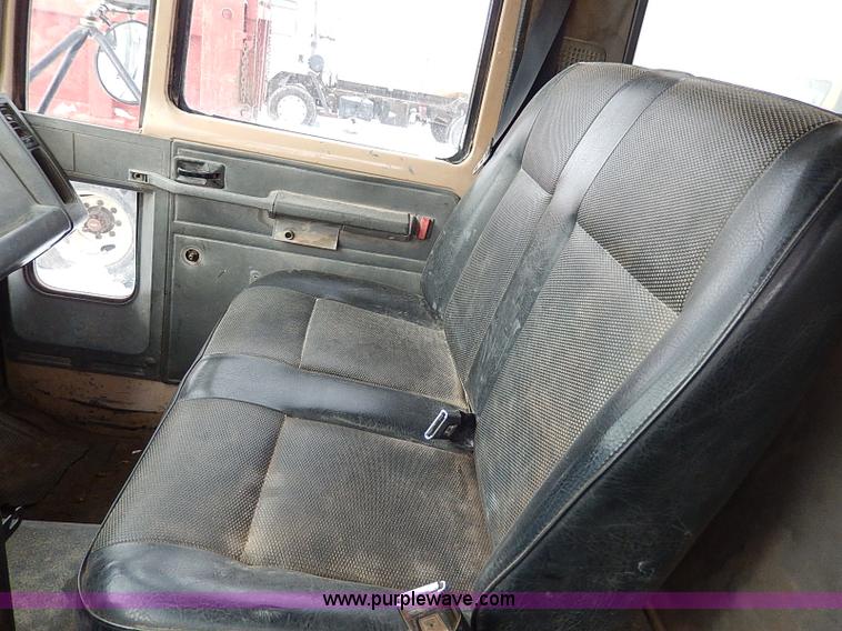 image for item H1308 1992 Ford CFT8000 Cargo dump truck