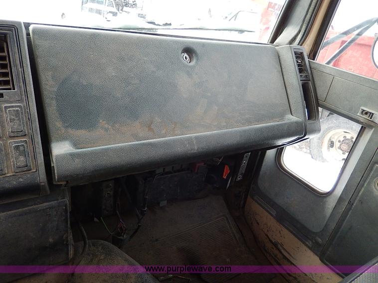 image for item H1308 1992 Ford CFT8000 Cargo dump truck