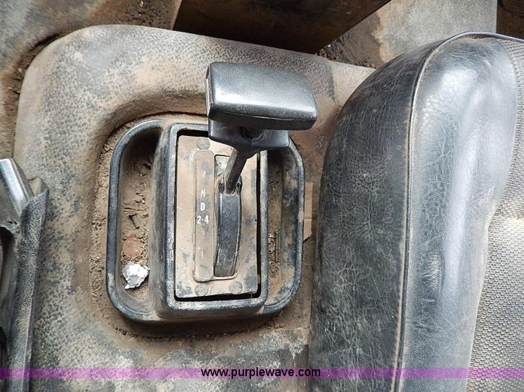 image for item H1308 1992 Ford CFT8000 Cargo dump truck