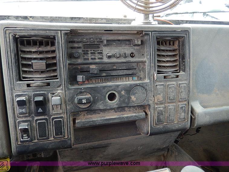 image for item H1308 1992 Ford CFT8000 Cargo dump truck