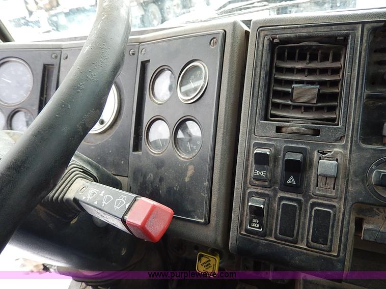 image for item H1308 1992 Ford CFT8000 Cargo dump truck