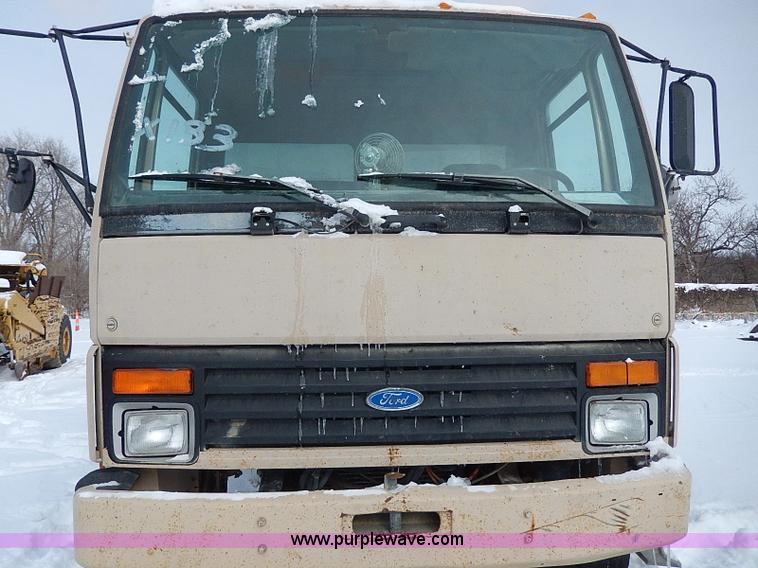 image for item H1308 1992 Ford CFT8000 Cargo dump truck
