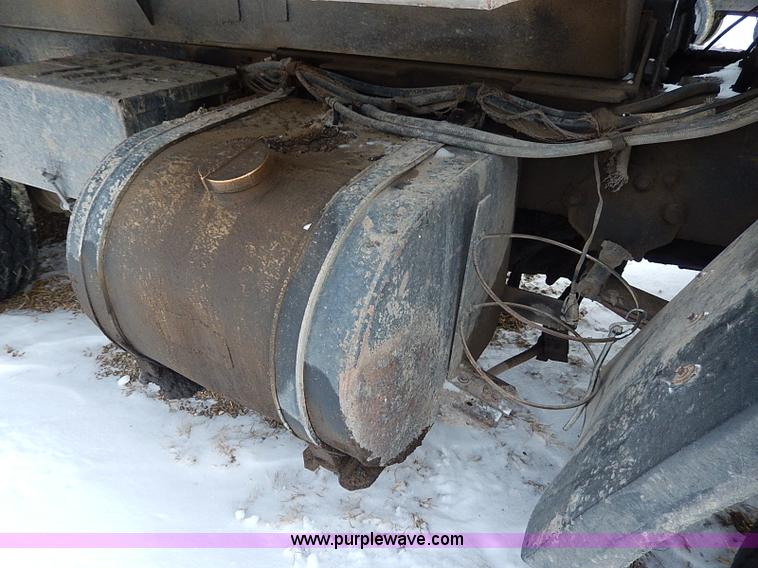 image for item H1308 1992 Ford CFT8000 Cargo dump truck