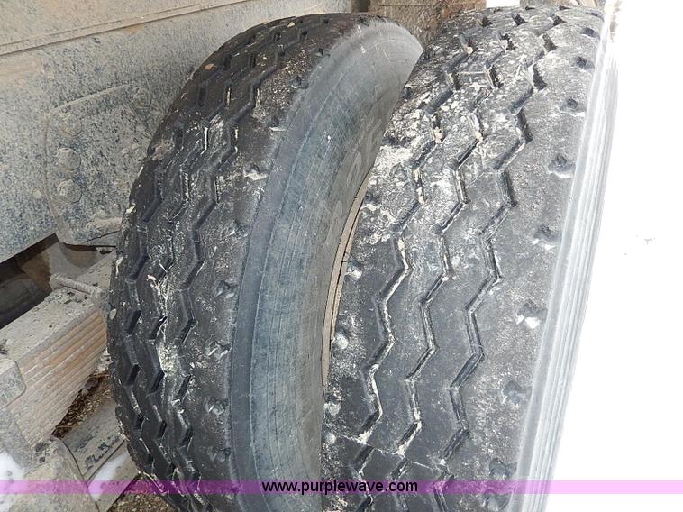 image for item H1308 1992 Ford CFT8000 Cargo dump truck