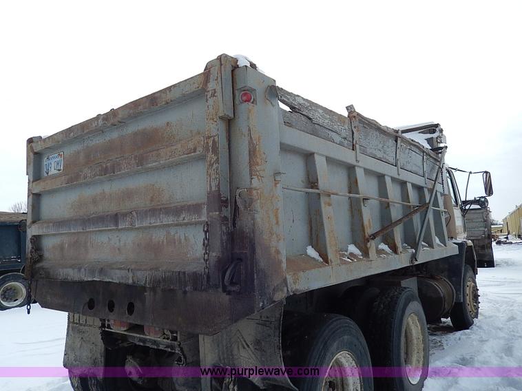 image for item H1308 1992 Ford CFT8000 Cargo dump truck