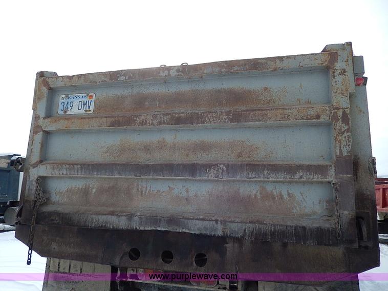 image for item H1308 1992 Ford CFT8000 Cargo dump truck