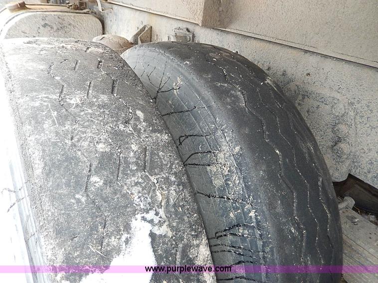 image for item H1308 1992 Ford CFT8000 Cargo dump truck