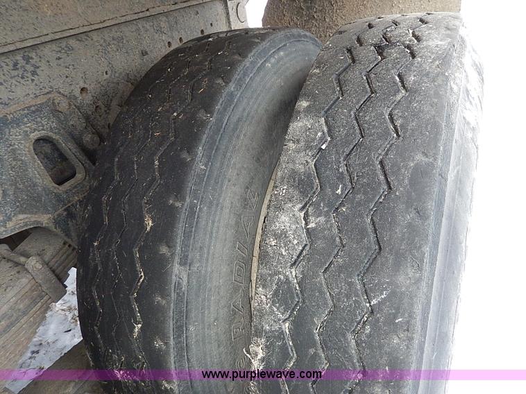 image for item H1308 1992 Ford CFT8000 Cargo dump truck