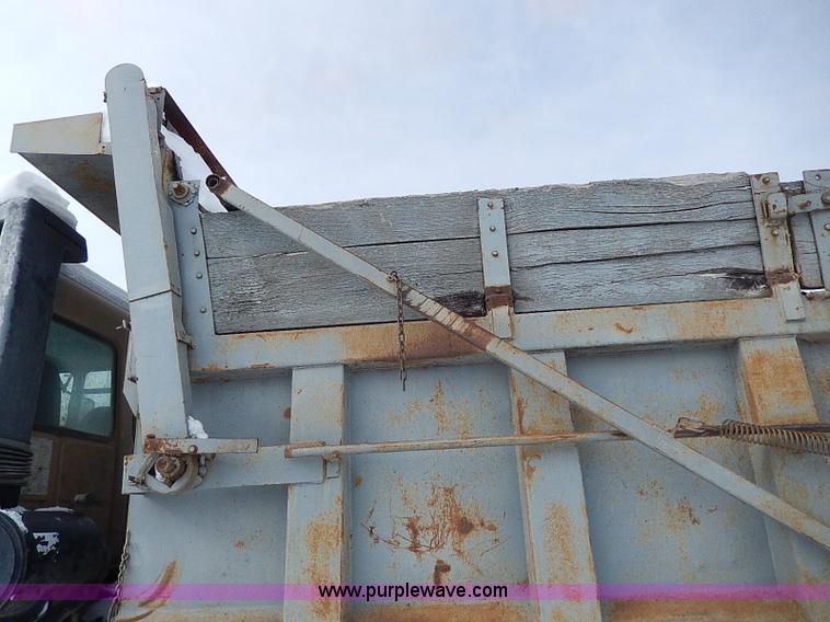 image for item H1308 1992 Ford CFT8000 Cargo dump truck