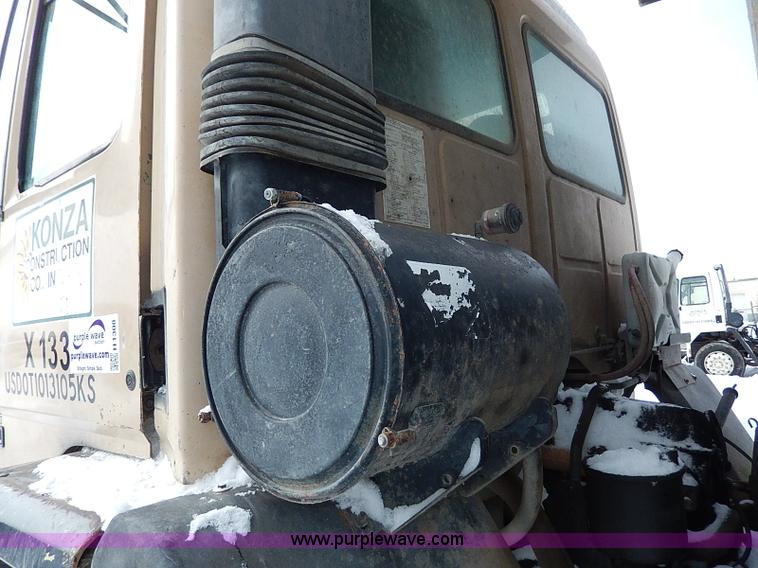 image for item H1308 1992 Ford CFT8000 Cargo dump truck