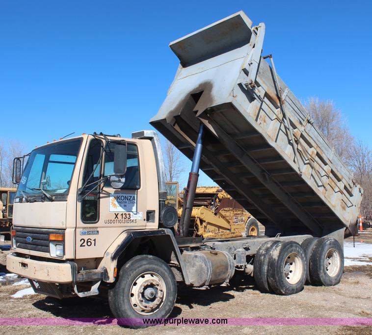 image for item H1308 1992 Ford CFT8000 Cargo dump truck
