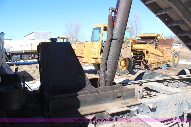 image for item H1308 1992 Ford CFT8000 Cargo dump truck