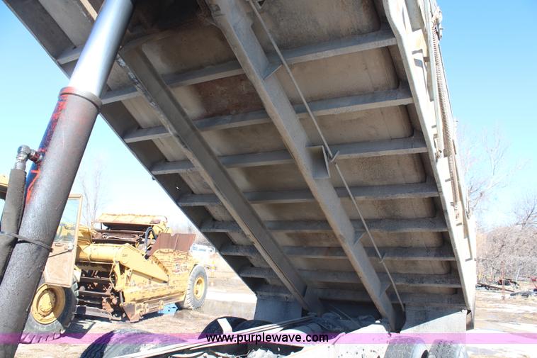 image for item H1308 1992 Ford CFT8000 Cargo dump truck