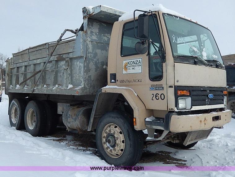 image for item H1309 1992 Ford CFT8000 Cargo dump truck