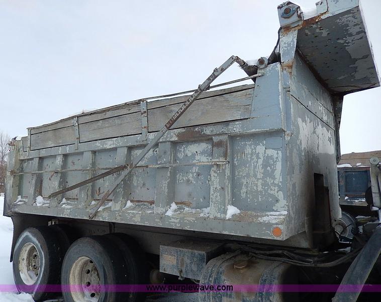 image for item H1309 1992 Ford CFT8000 Cargo dump truck