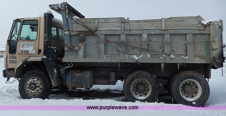 image for item H1309 1992 Ford CFT8000 Cargo dump truck