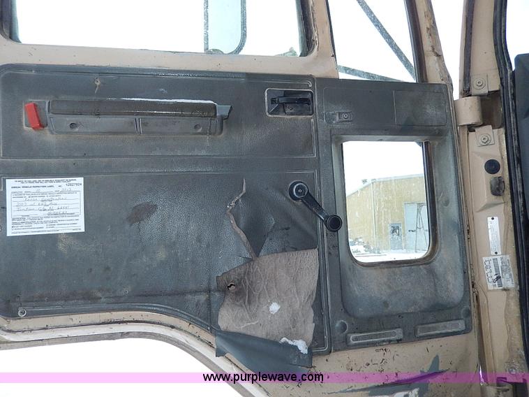 image for item H1309 1992 Ford CFT8000 Cargo dump truck