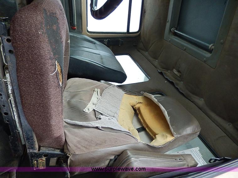 image for item H1309 1992 Ford CFT8000 Cargo dump truck