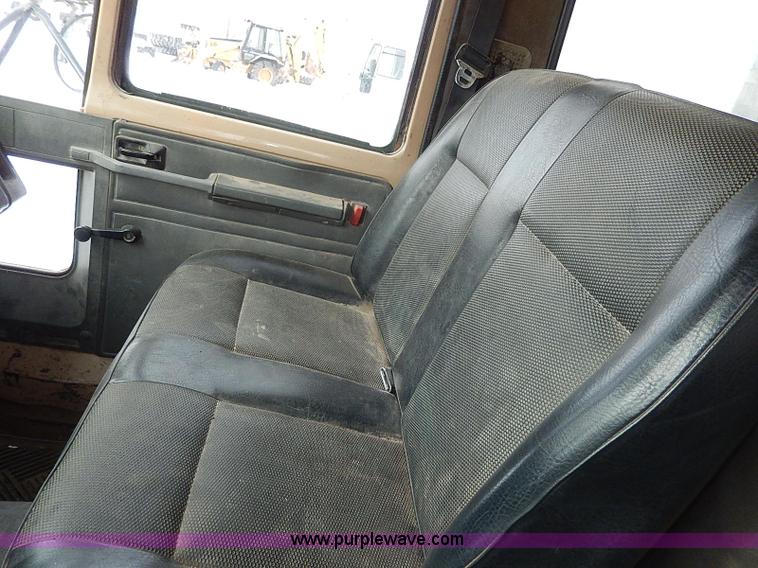 image for item H1309 1992 Ford CFT8000 Cargo dump truck