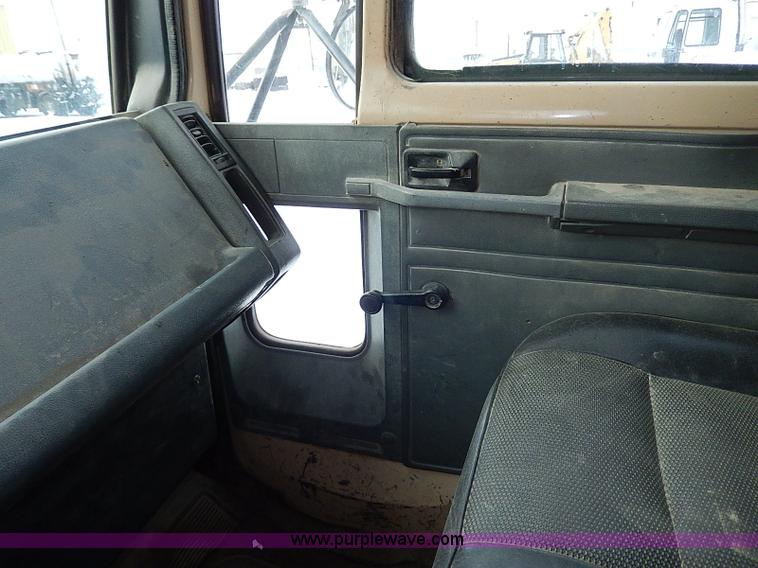 image for item H1309 1992 Ford CFT8000 Cargo dump truck