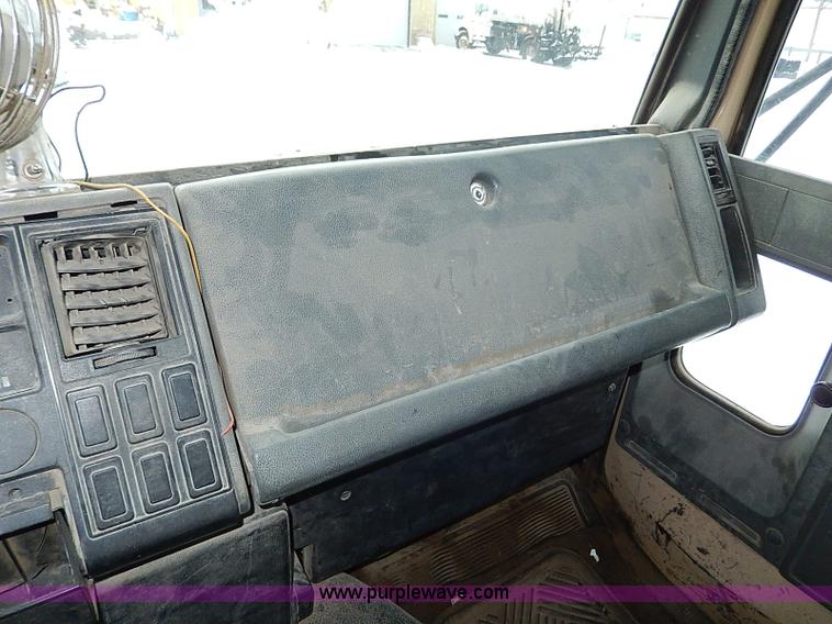 image for item H1309 1992 Ford CFT8000 Cargo dump truck