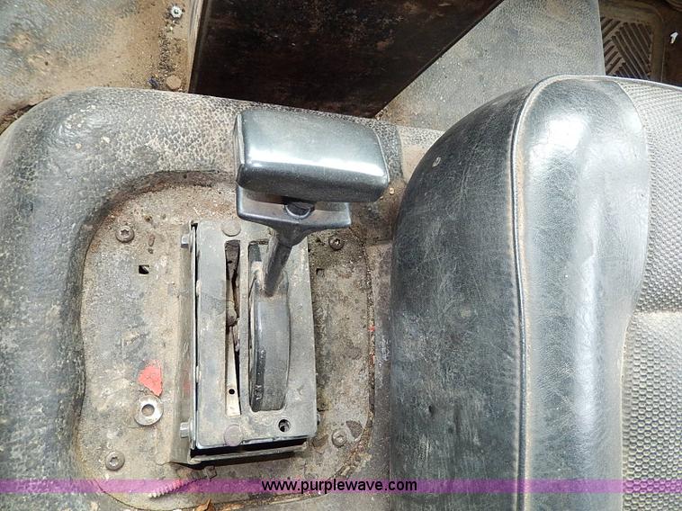 image for item H1309 1992 Ford CFT8000 Cargo dump truck