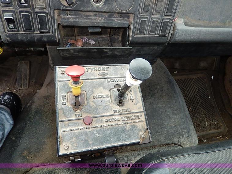 image for item H1309 1992 Ford CFT8000 Cargo dump truck