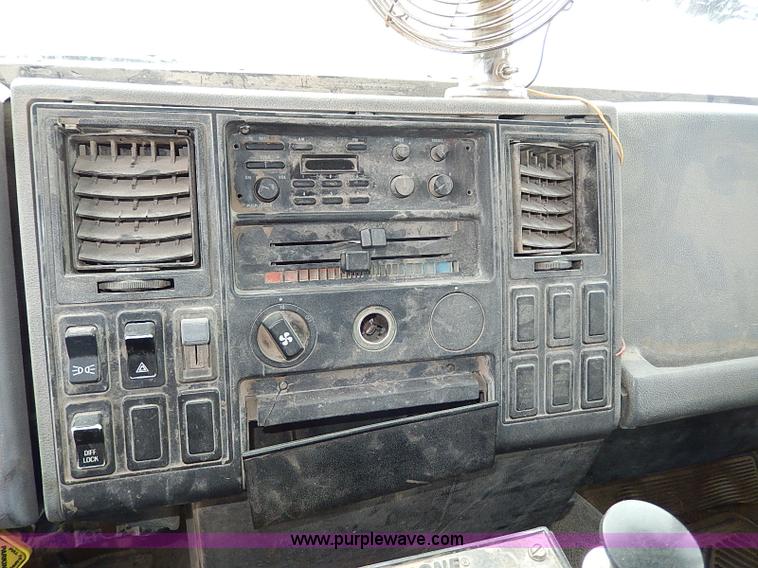 image for item H1309 1992 Ford CFT8000 Cargo dump truck