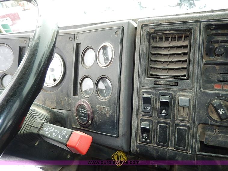 image for item H1309 1992 Ford CFT8000 Cargo dump truck