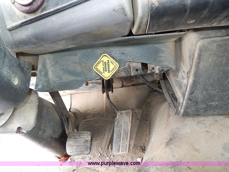 image for item H1309 1992 Ford CFT8000 Cargo dump truck