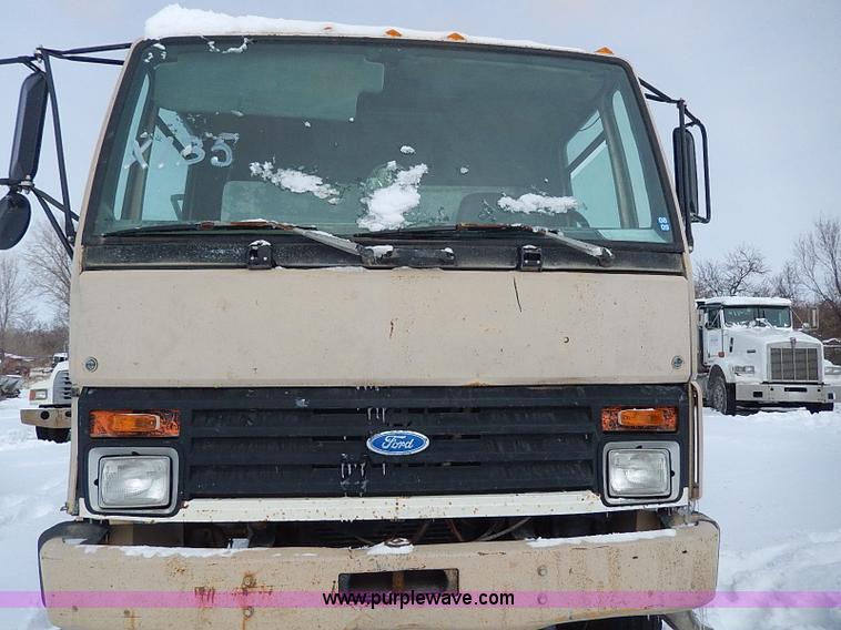 image for item H1309 1992 Ford CFT8000 Cargo dump truck