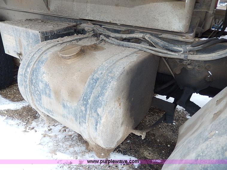 image for item H1309 1992 Ford CFT8000 Cargo dump truck