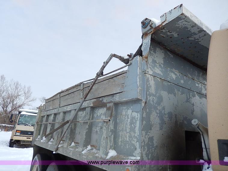 image for item H1309 1992 Ford CFT8000 Cargo dump truck