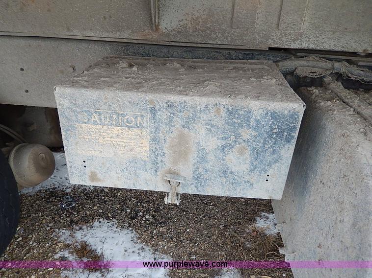 image for item H1309 1992 Ford CFT8000 Cargo dump truck