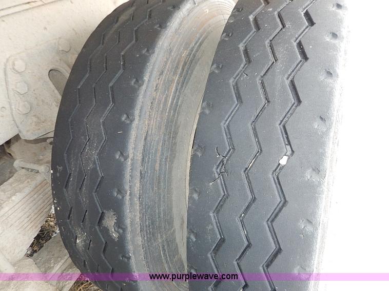 image for item H1309 1992 Ford CFT8000 Cargo dump truck