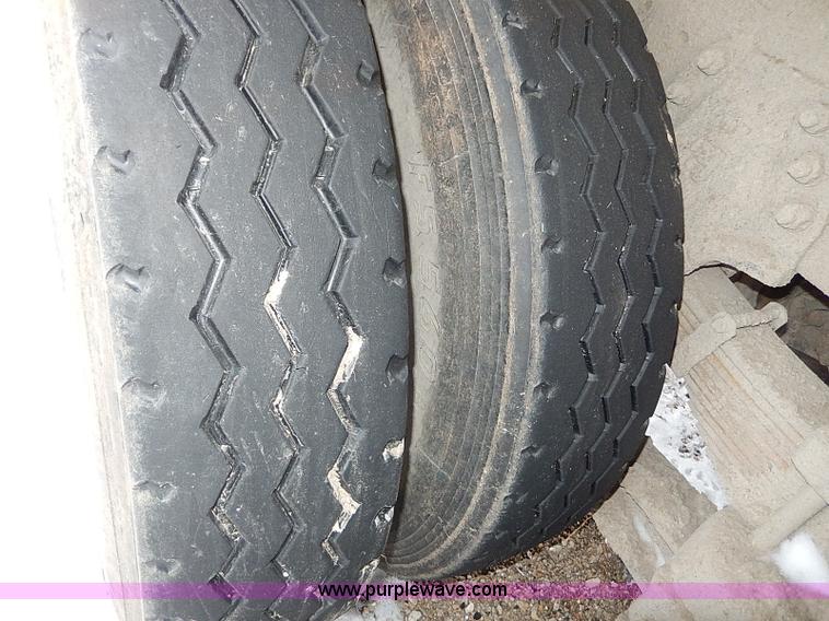 image for item H1309 1992 Ford CFT8000 Cargo dump truck