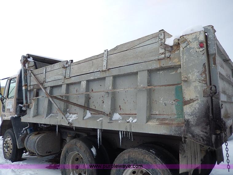 image for item H1309 1992 Ford CFT8000 Cargo dump truck