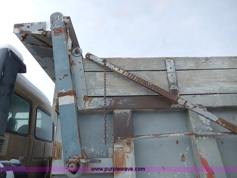 image for item H1309 1992 Ford CFT8000 Cargo dump truck