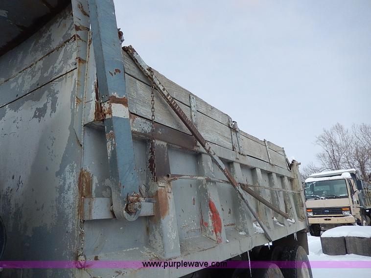 image for item H1309 1992 Ford CFT8000 Cargo dump truck