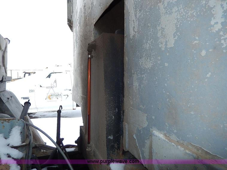 image for item H1309 1992 Ford CFT8000 Cargo dump truck