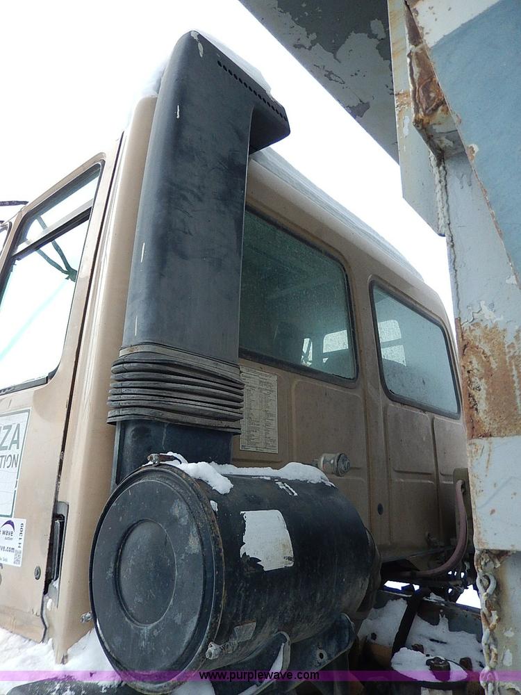 image for item H1309 1992 Ford CFT8000 Cargo dump truck