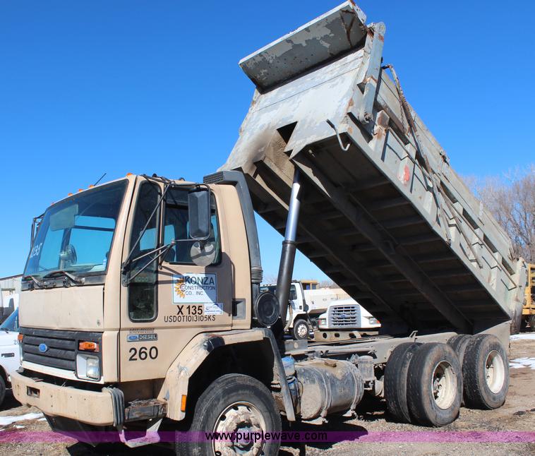 image for item H1309 1992 Ford CFT8000 Cargo dump truck