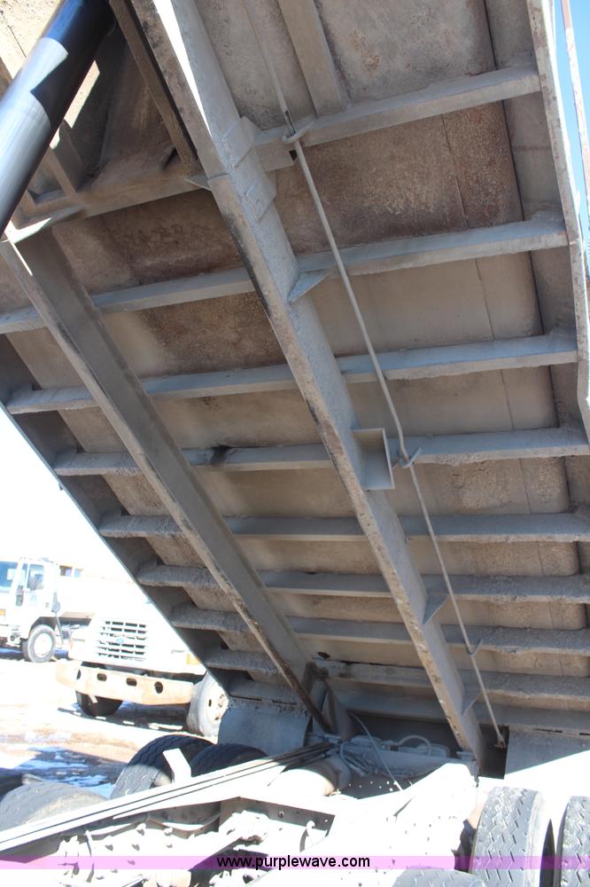 image for item H1309 1992 Ford CFT8000 Cargo dump truck